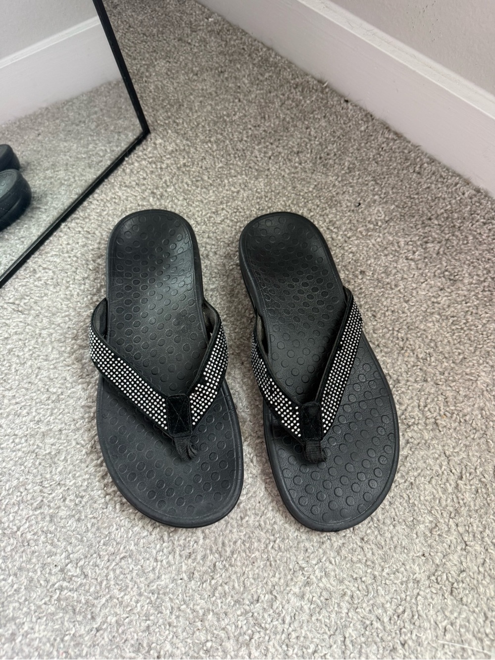 Size 10 Women's Black Vionic Sandals